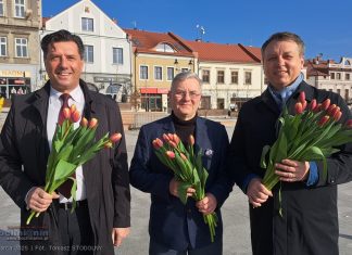 Bochnia. Kwiaty od radnych na Dzień Kobiet – WIDEO