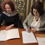 Bochnia. Uczniowie II LO i Biblioteka łączą siły by pomóc seniorom