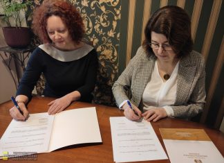 Bochnia. Uczniowie II LO i Biblioteka łączą siły by pomóc seniorom