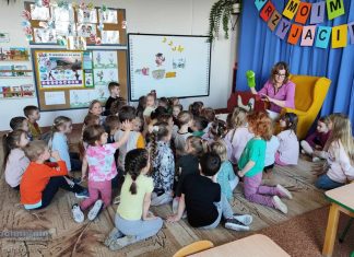 „Książka moim przyjacielem”. Czytelnicza akcja w przedszkolu w Krzeczowie – ZDJĘCIA