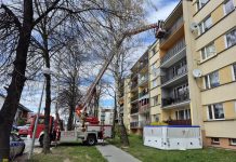 Brzesko. Pożar mieszkania w bloku przy ul. Partyzantów. 14-latek ewakuował się sam