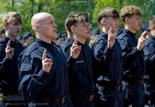 II LO w Bochni. Pożegnanie klasy mundurowej i ślubowanie pierwszoklasistów – ZDJĘCIA