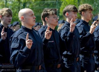 II LO w Bochni. Pożegnanie klasy mundurowej i ślubowanie pierwszoklasistów – ZDJĘCIA