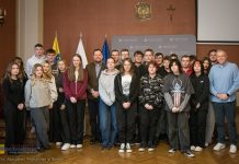 Uczniowie II LO w Bochni odwiedzili starostwo w ramach lekcji o samorządzie