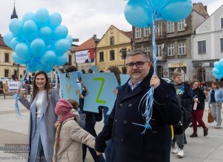 Błękitny Marsz w Bochni z okazji Światowego Dnia Świadomości Autyzmu – ZDJĘCIA, WIDEO