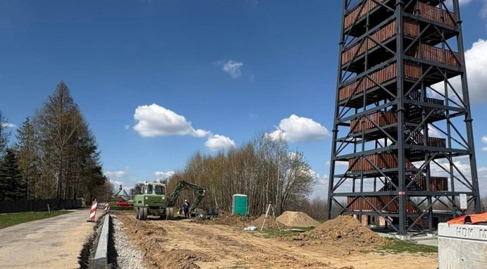 Jadowniki. Przy wieży na Bocheńcu powstaje parking – ZDJĘCIA