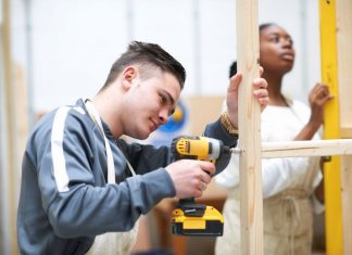 🔸 Od ucznia do specjalisty – jak edukacja zawodowa pomoże zmienić życie?