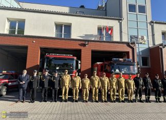 2 maja. Uroczyste podniesienie flagi przed Komendą PSP w Bochni