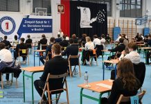 Matura 2025 rozpoczęta. Na początek język polski – ZDJĘCIA z ZS Nr 1 w Bochni