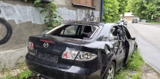 Bochnia. Porzucone wraki straszą przy dawnym hotelu Florian. „Tylko czekać na koktajl Mołotowa”