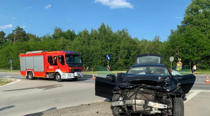 Kolizja dwóch samochodów w Mokrzyskach – brak osób poszkodowanych
