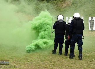 Szkolenie policjantów z czterech powiatów. Ćwiczyli w Bochni z użyciem broni gładkolufowej