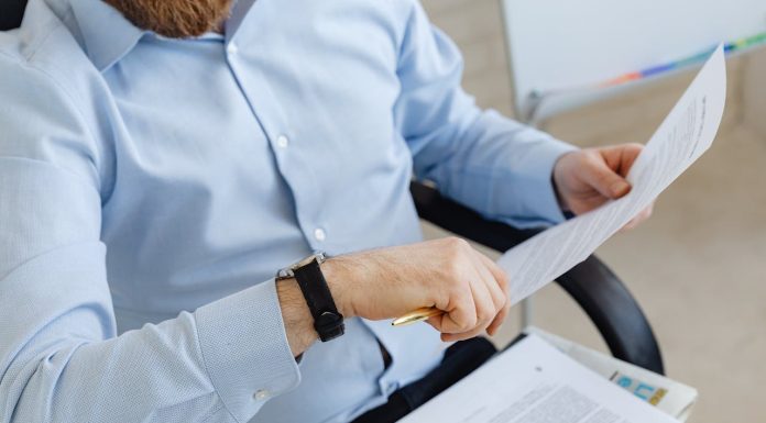 🔸 Jak założyć działalność gospodarczą samodzielnie? Czy zawsze potrzebny jest księgowy?