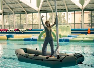 Kryta Pływalnia w Bochni. Widowiskowe pokazy akrobatyki powietrznej – ZDJĘCIA