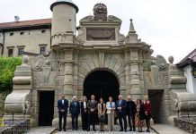 Remont bramy i okna fotowoltaiczne na Zamku w Wiśniczu – ZDJĘCIA