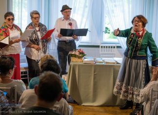 Pieśni Ludu Nadrabia wybrzmiały w Pałacu Żeleńskich – ZDJĘCIA