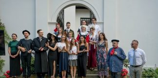 „Żywe obrazy” w muzealnym wirydarzu. Spektakl Teatru Artystokrackiego – ZDJĘCIA