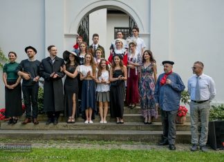 „Żywe obrazy” w muzealnym wirydarzu. Spektakl Teatru Artystokrackiego – ZDJĘCIA