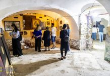 Galeria Bezdomna w piwnicach kamienicy przy Rynku – ZDJĘCIA