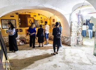 Galeria Bezdomna w piwnicach kamienicy przy Rynku – ZDJĘCIA