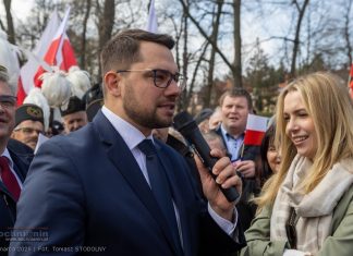 Radny powiatowy interweniuje w sprawie wpisu nauczycielki na Facebooku