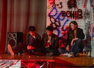 Bochnia. Premiera spektaklu „Na peronie Dworca ZOO” – poruszająca opowieść o zagubionej młodzieży – ZDJĘCIA