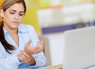 🔸 Czym jest zespół cieśni nadgarstka i jak sobie z nim radzić?