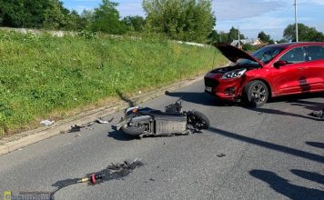 Bochnia. Zderzenie samochodu osobowego z motocyklem elektrycznym, jedna osoba poszkodowana