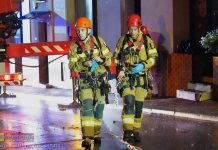 Zerwany dach kościoła w Brzesku – ZDJĘCIA z akcji strażaków