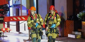 Zerwany dach kościoła w Brzesku – ZDJĘCIA z akcji strażaków