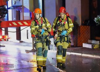 Zerwany dach kościoła w Brzesku – ZDJĘCIA z akcji strażaków