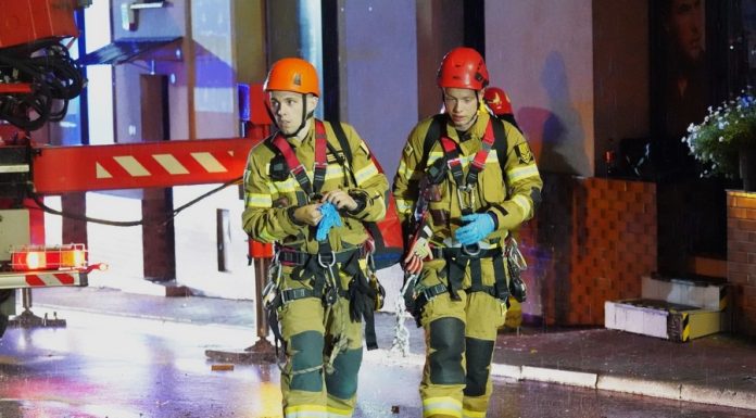 Zerwany dach kościoła w Brzesku – ZDJĘCIA z akcji strażaków