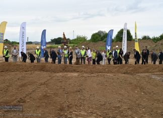 Bochnia. Ruszyła budowa III etapu łącznika autostradowego. Symboliczne wbicie łopat – ZDJĘCIA