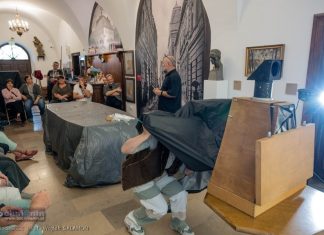 Muzeum w Bochni. Warsztaty „Podróż w niebieski świat fotografii” – ZDJĘCIA