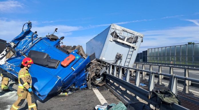 🔴 Zderzenie ciężarówek na A4 koło Bochni. Autostrada zablokowana