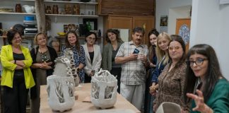 „Ceramiczne Dialogi”. Zakończenie ogólnopolskiego pleneru dla nauczycieli w wiśnickim „Plastyku” – ZDJĘCIA