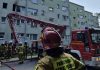 Pożar mieszkania przy ul. Legionów Polskich w Bochni. Na miejscu liczne siły straży pożarnej