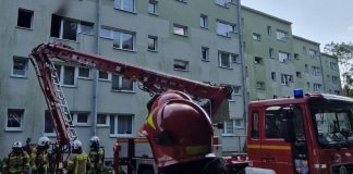 Pożar mieszkania przy ul. Legionów Polskich w Bochni. Na miejscu liczne siły straży pożarnej
