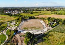 Niepołomice: powstaje nowoczesny obiekt sportowy przy Błoniach