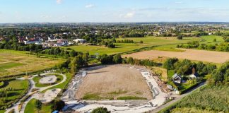 Niepołomice: powstaje nowoczesny obiekt sportowy przy Błoniach