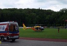 Bochnia. 81-latek zasłabł na parkingu. Śmigłowiec LPR lądował na miejskim stadionie