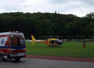 Bochnia. 81-latek zasłabł na parkingu. Śmigłowiec LPR lądował na miejskim stadionie