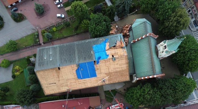 Kościół w Brzesku po nawałnicach – trzeba zabezpieczyć obiekt, ruszyła zrzutka