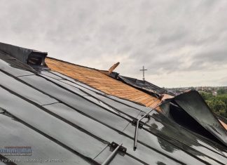 Uszkodzenia dachu kościoła w Brzesku większe niż szacowano. Parafia prosi o datki na remont