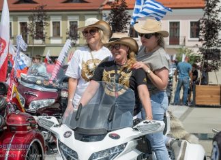 📸🎞 Międzynarodowa Parada Motocyklistów GoldWing wjechała na Rynek w Bochni! – ZDJĘCIA, WIDEO