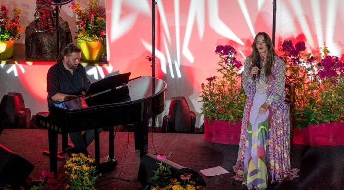 Magia polskiej estrady na Zamku w Niepołomicach. Anna Rusowicz i Rafał Stępień oczarowali publiczność – ZDJĘCIA