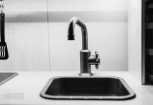 🔴 Co z tą wodą? Nowe próbki do badań pobrano w Bochni, pozostałe gminy jeszcze płuczą sieć