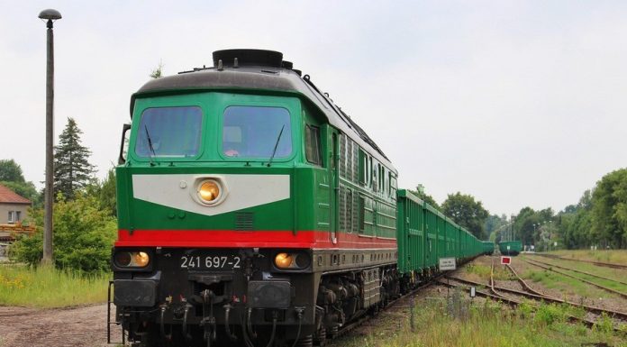 Uwaga kierowcy: Protest kolejarzy w Brzesku. Spodziewane utrudnienia na DK75