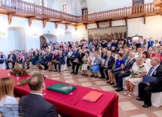 Niepołomice: Medale za Długoletnie Pożycie Małżeńskie wręczone 39 parom – ZDJĘCIA