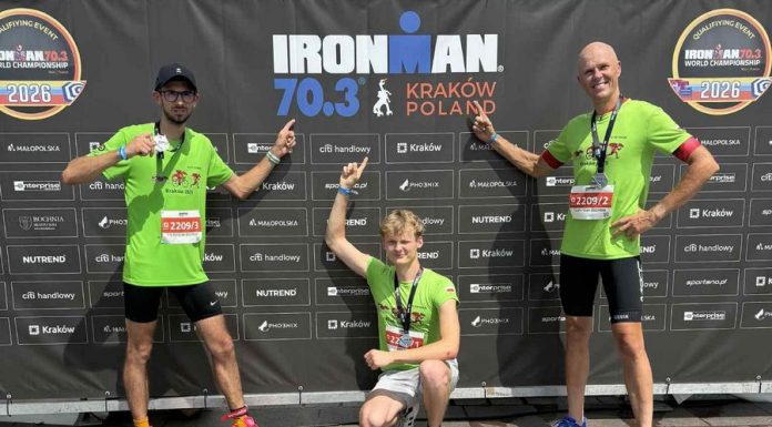 Ekipa Pływaka Bochnia WYGRAŁA sztafetę podczas zawodów IRONMAN! Na drugim miejscu Niepołomice